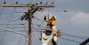 اجرای طرح بهسازی ۱۸ هزار متر شبکه توزیع برق در میامی