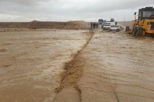 سیلاب به برخی راه‌های استان سمنان آسیب زد/ آماده‌باش کامل مسئولان