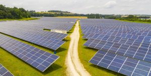 ایجاد ۱۱۰ هزار پنل خورشیدی برای اشتغال‌زایی در مناطق محروم کشور
