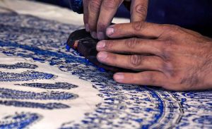 ممانعت از فعالیت فروشگاه‌های غیرمجاز در حمایت از هنرمندان صنایع دستی سمنان