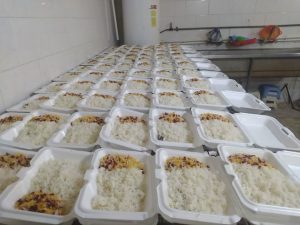 ۲۰۰ پرس غذای گرم بین نیازمندان دامغان توزیع شد