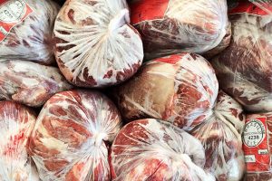 ۲هزار و ۳۰۰ کیلوگرم گوشت بدون مجوز در شاهرود توقیف شد