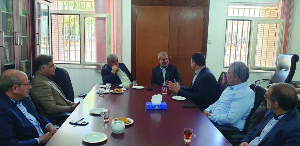علی اصغر جمعه ای و سعید ترکمان دو تن از اعضای هیئت نمایندگان اتاق بازرگانی استان سمنان به اتفاق جمعی از کارشناسان در سفری به شاهرود از کارگاههای فرش دستباف این شهر بازدید به عمل آوردند .
