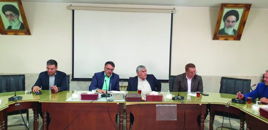 جلسه مشترک نمایندگان اتاق بازرگانی سمنان و مسئولین سازمان جهاد کشاورزی شاهرود به همت کمیسیون کشاورزی و انجمن انگور اتاق بازرگانی سمنان در محل سالن جلسات سازمان جهاد کشاورزی شاهرود برگزار شد .