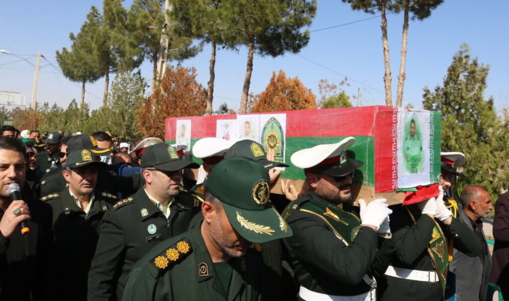 پیکر پاک و مطهر شهید فراجا ستوان‌دوم حسین تیمورپور روز یکشنبه با حضور مسوولان کشوری، استانی و شهرستانی تشییع و در روستای زادگاهش «استرخو» از توابع شهرستان میامی در شرق استان سمنان به خاک سپرده شد.