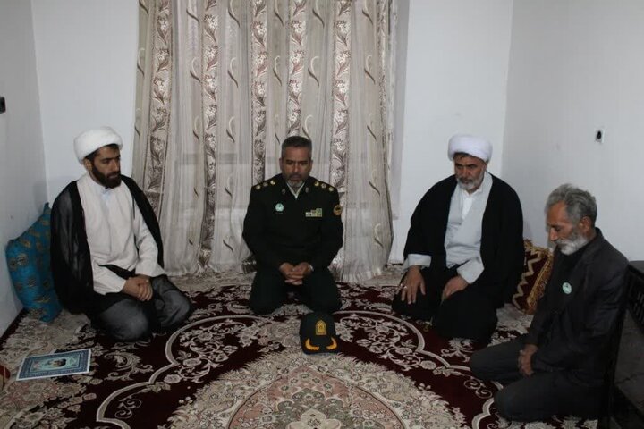 رئیس عقیدتی سیاسی فرماندهی انتظامی استان سمنان ضمن بیان اینکه اقتدار امروزه نظام اسلامی مرهون جانفشانی شهیدان است، گفت: الگوسازی از شهدا برای جوانان ضرورت دارد.