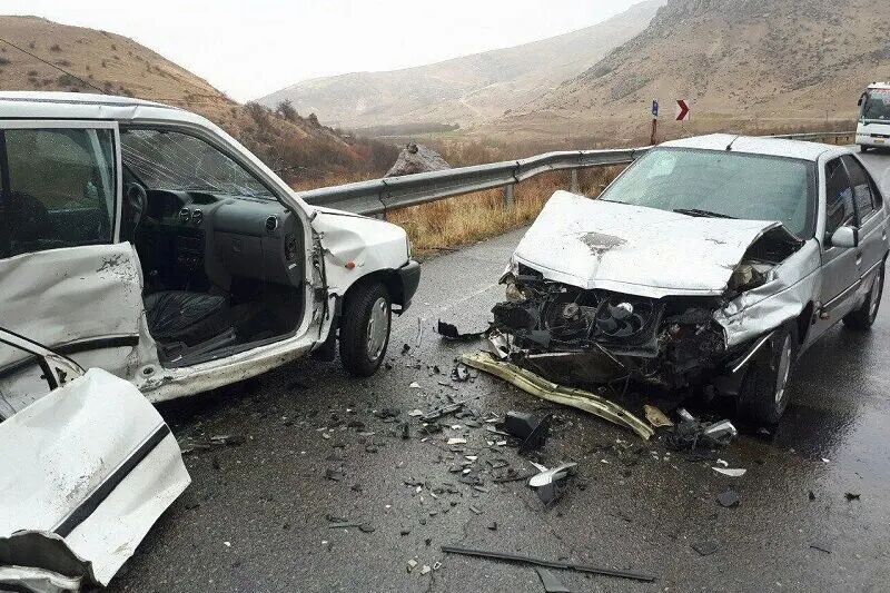 دو سانحه رانندگی در محور شهمیرزاد - فولادمحله از توابع مهدیشهر، شب گذشته با یک فوتی و ۲۲ مصدوم، بار دیگر زنگ خطر ایمنی جاده‌ای در این مسیر پرتردد استان سمنان را به صدا درآورد.