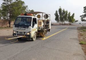 عملیات راهداری ۴۰ کیلومتر از محورهای روستایی ایوانکی با هدف ارتقای ایمنی و خدمت رسانی به ساکنان آغاز شد