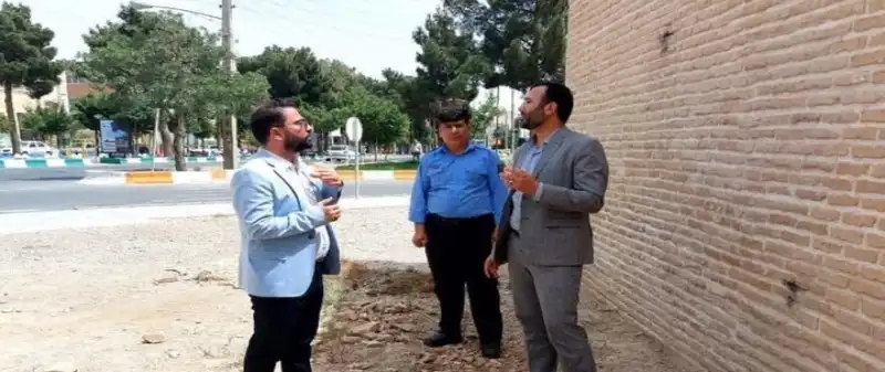 با گذشت نزدیک به چهار سال از واگذاری کاروانسرای شاه عباسی دامغان به سرمایه‌گذار بخش خصوصی، تعهدات مرمتی همچنان اجرا نشده و حالا با ورود دادستان شهرستان، روند تعیین تکلیف این بنای تاریخی بار دیگر در کانون توجه قرار گرفته است.
