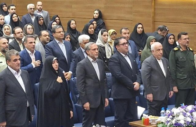 توسعه پایدار کشور بدون توجه ویژه به نقش و جایگاه زنان در اقتصاد ممکن نیست و حمایت از بانوان کارآفرین و صادرکننده، کلید حفظ و رونق اقتصاد ملی است. رئیس اتاق بازرگانی استان سمنان در همایش بانوان کنش‌گر و کارآفرین این استان، ضمن تاکید بر اهمیت نقش زنان در پیشبرد اقتصاد، آن‌ها را سفیران خاموش صلح و موتور محرکه صادرات نامید و بر لزوم درک و حمایت همه‌جانبه از فعالان اقتصادی زن تأکید کرد.