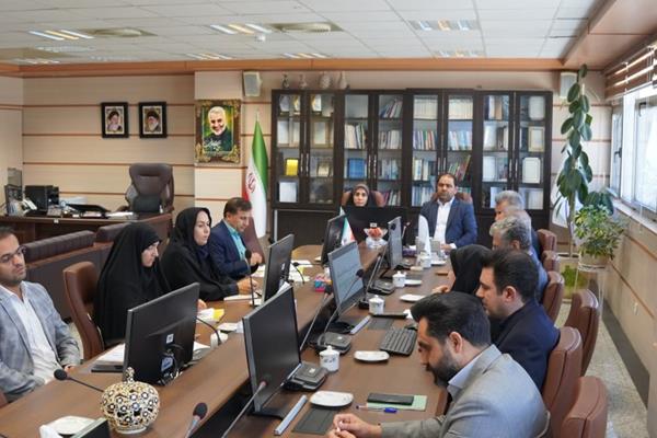 نشست شورای راهبری و تحول اداری اداره کل امور مالیاتی استان سمنان با حضور مدیر کل امور زنان و خانواده استانداری، مدیر کل امور مالیاتی و اعضای شورای راهبری برگزار شد تا بر نقش اساسی توانمندسازی زنان، حمایت از خانواده و ارتقای اشتغال در سیاست‌های جمعیتی کشور تأکید شود.