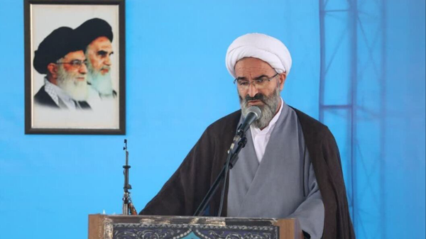 آیت‌الله مطیعی در خطبه‌های نماز جمعه سمنان با تأکید بر نقش فرهنگ ساده‌زیستی در تسهیل ازدواج جوانان، خواستار هم‌افزایی نهادهای فرهنگی برای مقابله با تجمل‌گرایی شد.