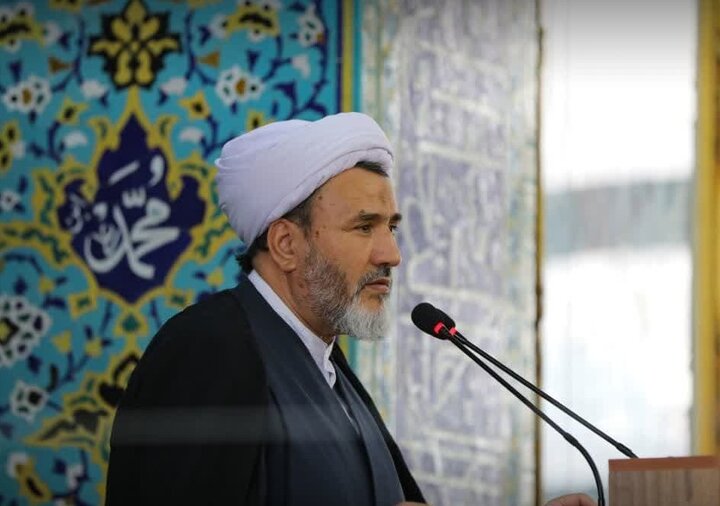 امام جمعه مهدیشهر گفت: امام خمینی(ره) در تمام مراحل زندگی، ارتباط عاشقانه با خدا را حفظ کرد و حتی در بستر بیماری نیز نماز شب را ترک نکرد.