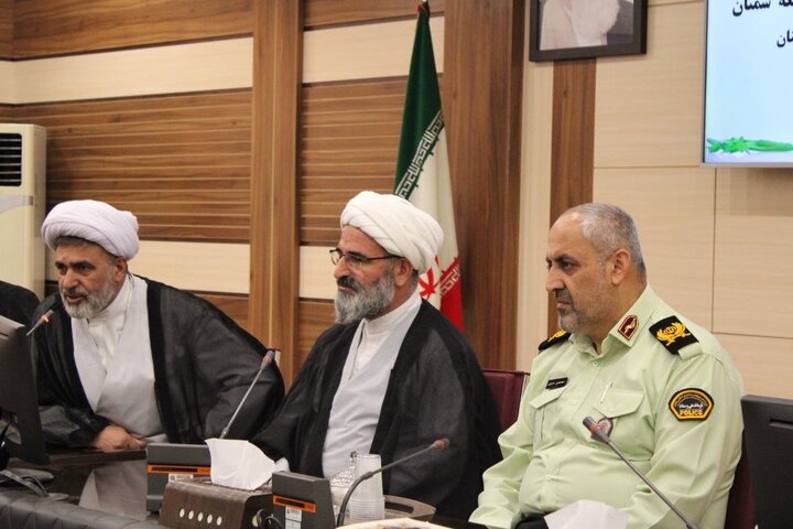 درخشش امام خمینی(ره) در عبور دادن انقلاب اسلامی از توفان‌های سهمگین، وی را به ناخدایی دوراندیش و متمایز در تاریخ معاصر تبدیل کرد.