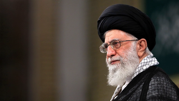 در پی جنایت سحرگاه امروز رژیم صهیونیستی علیه کشور عزیزمان، حضرت آیت‌الله خامنه‌ای رهبر معظم انقلاب اسلامی خطاب به ملت بزرگ ایران پیامی صادر و تاکید کردند: رژیم صهیونیستی منتظر مجازات سخت باشد.