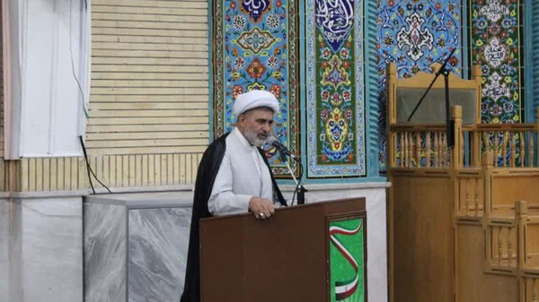 با گذشت سال‌ها از ارتحال بنیان‌گذار کبیر انقلاب اسلامی، همچنان عظمت شخصیتی امام خمینی(ره) زبانزد است؛ تا آنجا که نه‌تنها ملت‌های دوستدار انقلاب، بلکه حتی مخالفان و دشمنان نیز به بزرگی و تأثیرگذاری تاریخی او اذعان دارند. شناخت عمیق از جامعه، بصیرت سیاسی بی‌نظیر، روحیه استکبارستیزی، ایمان راسخ و اخلاق معنوی از جمله ویژگی‌هایی است که در مراسم بزرگداشت ایشان در سمنان مورد تأکید قرار گرفت.