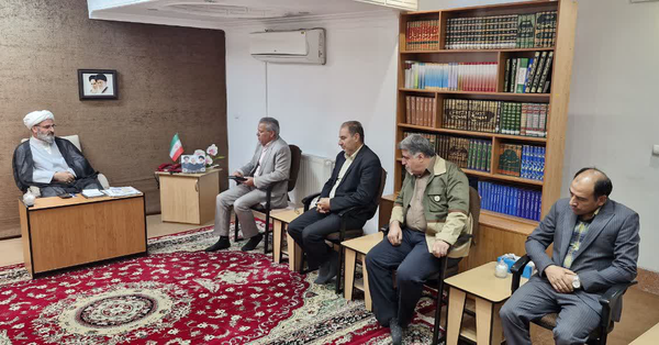 مدیرکل منابع طبیعی استان سمنان از شناسایی چهار هزار هکتار از اراضی منابع طبیعی برای احداث نیروگاه‌های خورشیدی خبر داد و اعلام کرد این زمین‌ها آماده واگذاری به سرمایه‌گذاران بخش خصوصی است، همچنین تفاهم‌نامه‌ای ۲۰ هزار میلیارد ریالی برای اجرای طرح‌های آبخیزداری در سطح وسیع استان منعقد شده است.