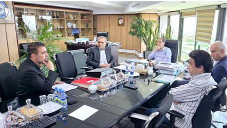 در اقدامی مهم برای تقویت زیرساخت‌های اطلاعاتی حوزه سلامت در سمنان، معاون وزیر بهداشت با تخصیص ۴۰ میلیارد تومان برای تکمیل مرکز داده پشتیبان دانشگاه علوم پزشکی استان موافقت کرد؛ مرکزی کلیدی در حمایت از پرونده الکترونیک سلامت که نقشی حیاتی در امنیت و بهره‌وری داده‌های سلامت کشور ایفا می‌کند.