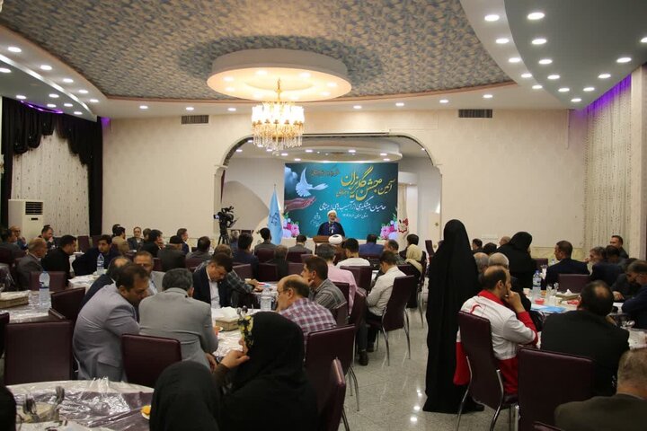 با هدف پیشگیری از آسیب‌های اجتماعی و حمایت از کودکان بی‌سرپرست و کار، نخستین جشن گل‌ریزان اجتماعی استان سمنان با حضور مسئولان و خیران برگزار شد.