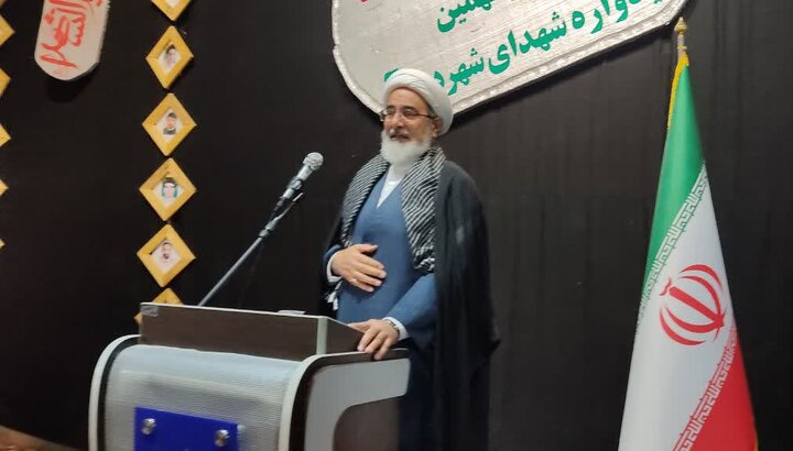 معاون رئیس قوه قضائیه با تأکید بر رسالت فرهنگی فرهنگیان در معرفی شهدا به جوانان، شهدا را نماد عزت ملی و اسوه‌های ایثار دانست.