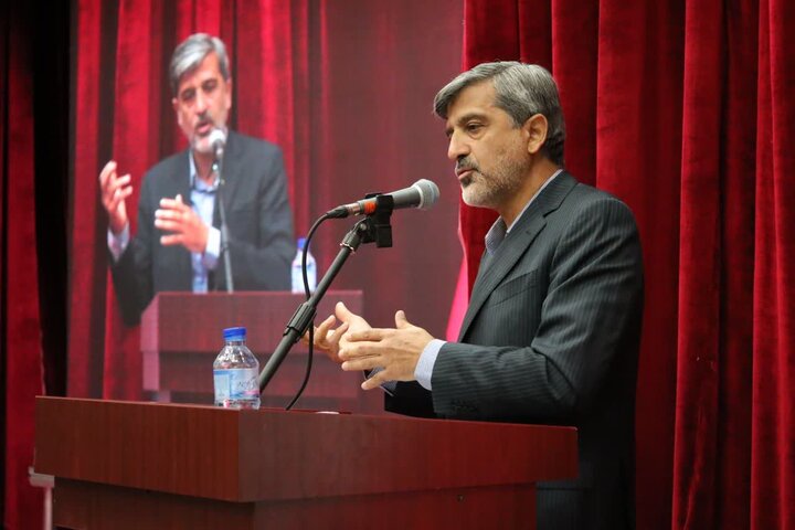 دانشگاه علوم پزشکی سمنان با پوشش خدمات سلامت برای ۴۹۰ هزار نفر در استان، نقشی کلیدی در ارتقای سلامت عمومی ایفا می‌کند و تحقق این مهم را وابسته به مشارکت فرابخشی می‌داند.