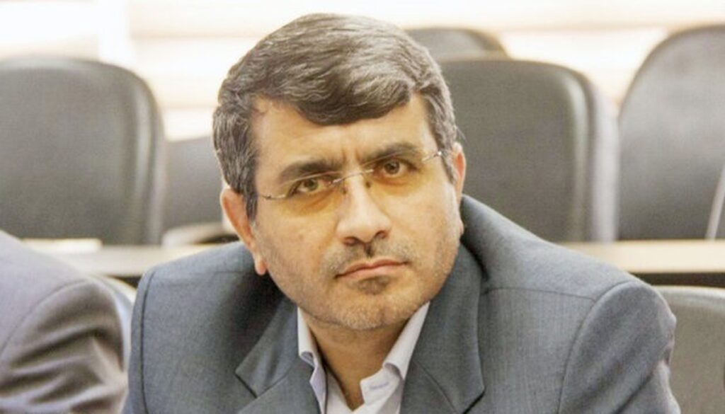 مدیرکل راه و شهرسازی شرق استان سمنان، امیر عمیدی از اجرای دو پروژه مهم راه‌سازی در شرق استان با هدف توسعه مناطق محروم و کاهش تصادفات خبر داد.