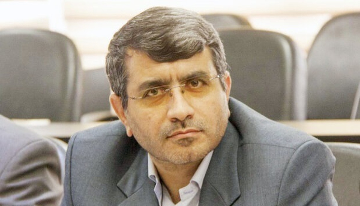 مدیرکل راه و شهرسازی شرق استان سمنان، امیر عمیدی از اجرای دو پروژه مهم راه‌سازی در شرق استان با هدف توسعه مناطق محروم و کاهش تصادفات خبر داد.