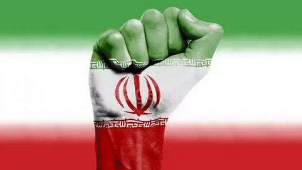 ملت ایران امروز در برابر ائتلافی متشکل از آمریکا، اروپا، رژیم صهیونیستی و متحدان منطقه‌ای آنها ایستاده و به تجاوزها پاسخ قاطع خواهد داد.