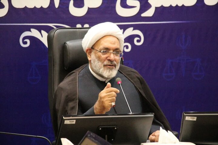 رئیس کل دادگستری استان سمنان بر تقویت تعامل مستمر و ساختاری میان مراجع قضائی و انتظامی برای ارتقا امنیت و مقابله با جرایم در استان تأکید کرد.