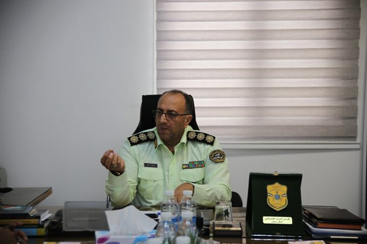 رئیس پلیس امنیت اقتصادی استان سمنان از توقیف دو کامیون متخلف در محورهای مواصلاتی استان خبر داد و گفت: هفت تن و ۸۰۰ کیلوگرم کود شیمیایی قاچاق از این خودروها کشف و ضبط شد.