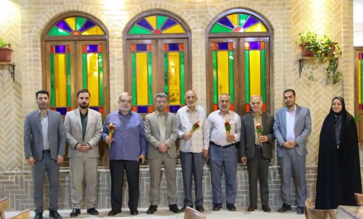 مراسم تجلیل از پیشکسوتان ارزیابی عملکرد آموزش و پرورش استان سمنان شامگاه آدینه برگزار شد و نقش مهم این افراد در ارتقای کیفیت نظام آموزشی استان برجسته شد.
