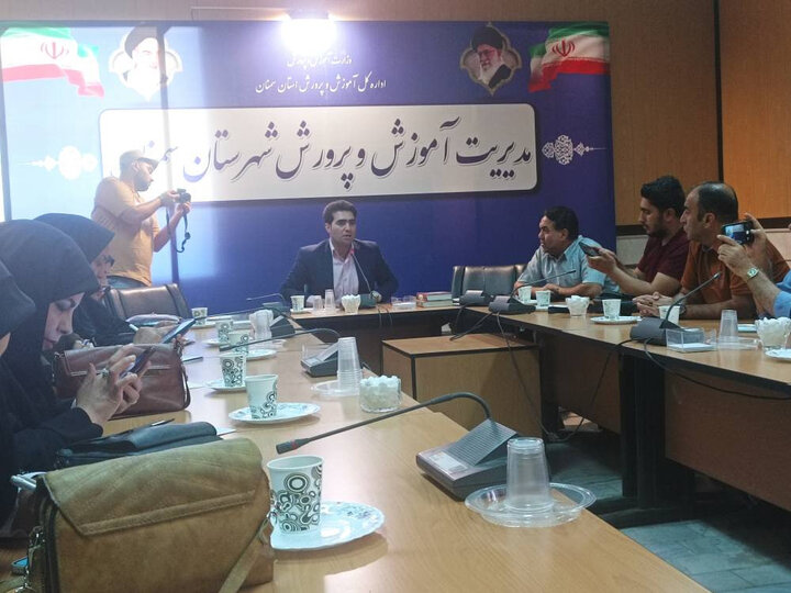 کمبود فضای آموزشی در شهرستان سمنان همچنان پابرجاست و به گفته مدیر آموزش و پرورش این شهرستان، وعده‌های مربوط به نوسازی و احداث مدارس جدید تاکنون محقق نشده است.