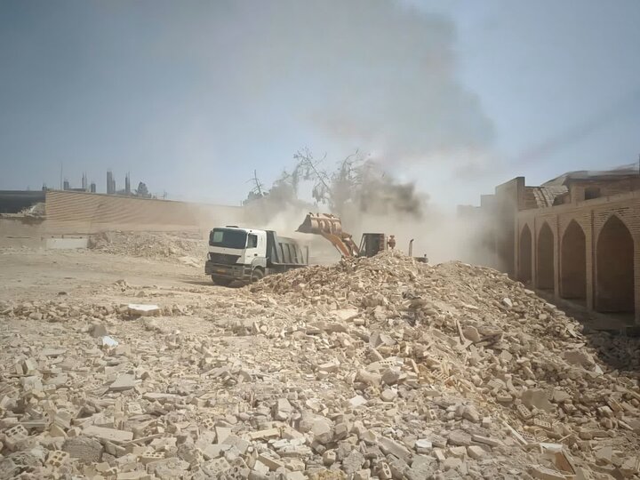 فرماندار سمنان از آزادسازی کامل حریم کاروانسرای تاریخی شاه‌عباسی با تخریب ساختمان‌های قدیمی دادگاه انقلاب و زندان خبر داد و گفت: این اقدام، گامی بزرگ در احیای هویت تاریخی و گردشگری سمنان است.