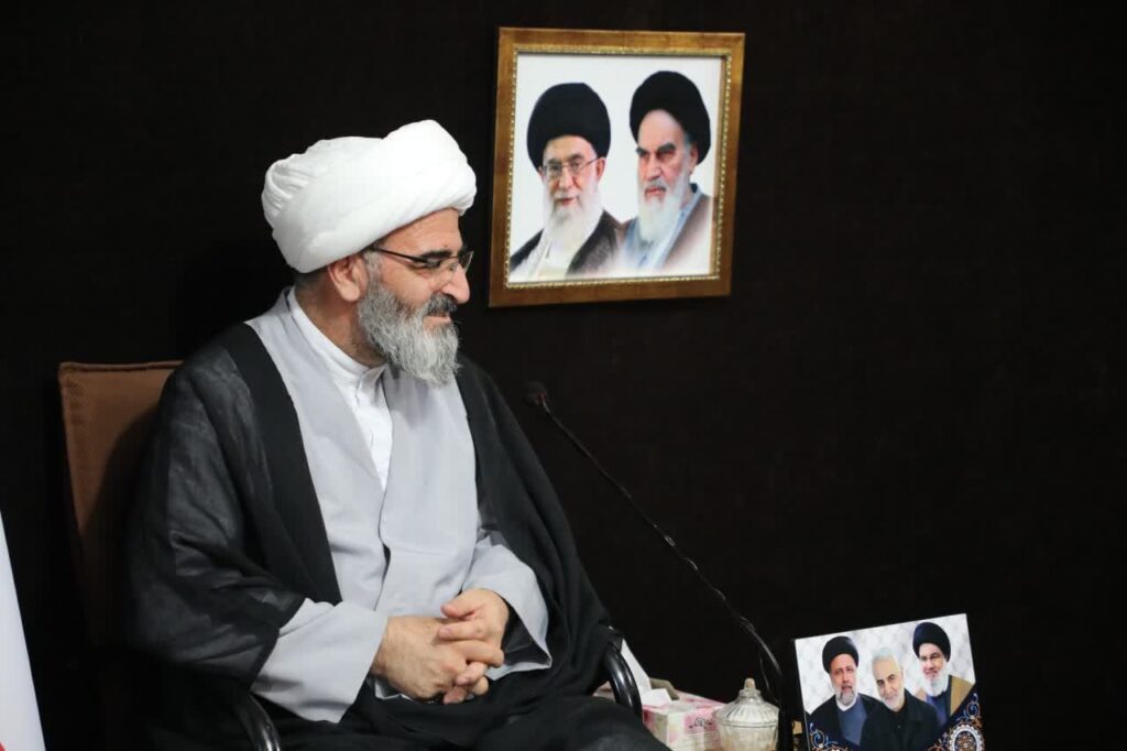 نماینده ولی‌فقیه در استان سمنان با اشاره به پیشینه اثرگذار جامعه مدرسین حوزه علمیه قم گفت: این نهاد علمی و دینی باید ارتباط خود با مردم را گسترش دهد تا نقش تاریخی آن در عرصه‌های سیاسی و فرهنگی کشور حفظ شود.