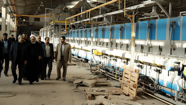 با پیگیری دستگاه قضائی استان و واگذاری به سرمایه‌گذاران جدید، کارخانه کاشی رویال سمنان پس از سال‌ها توقف، در مسیر احیا و بازگشت به چرخه تولید قرار گرفته است؛ اقدامی که می‌تواند بار دیگر به اشتغال و رونق صنعتی استان جان تازه‌ای ببخشد.