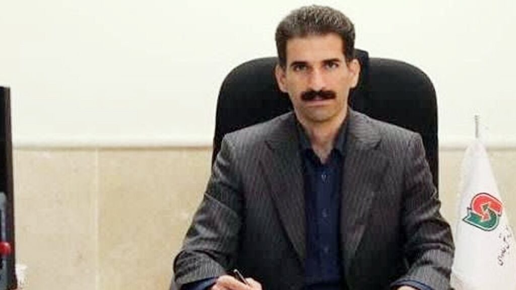 اجرای طرح ۷۶۷ میلیارد ریالی بهسازی محور سمنان-مهدیشهر اجرای طرح ۷۶۷ میلیارد ریالی بهسازی محور سمنان-مهدیشهر سمنان- مدیرکل راهداری و حمل‌ونقل جاده‌ای استان سمنان از آغاز عملیات بهسازی محور سمنان-مهدیشهر خبر داد و گفت: این طرح با هزینه‌ای بالغ بر ۷۶۷ میلیارد ریال اجرایی می‌شود. به گزارش خبرنگار مهر، میثم قدمی صبح چهارشنبه در بازدید محورهای مواصلاتی سمنان از اجرای عملیات بهسازی و روکش آسفالت محور سمنان- مهدیشهر خبر داد و ابراز داشت: این طرح با رویکرد تأمین ایمنی مسیر در دستور کار قرار گرفته است. وی با بیان اینکه طول این پروژه ۲۰ کیلومتر است، افزود: برای اجرای این طرح مبلغ ۷۶۷ میلیارد ریال اعتبار هزینه شده است. مدیر کل راهداری و حمل و نقل جاده‌ای استان سمنان با بیان اینکه نهضت بهسازی و روکش آسفالت همچنان ادامه دار است، ابراز داشت: در محورهای پر تردد این طرح‌ها در اولویت است. قدمی با بیان اینکه تسریع در نوسازی زیر ساخت‌های جاده‌ای در دستور کار است، تصریح کرد: رویکرد این طرح رضایت کابران جاده‌ای و بهبود ایمنی مسافران است. وی افزود: با توجه به افزایش ترددها می‌طلبد تا برای ارتقا وضعیت جاده‌ها اقداماتی نظیر خط کشی، ایمن سازی، اصلاح نقاط حادثه خیر و بهبود روشنایی محورهای اصلی استان در دست اجرا قرار گیرد.