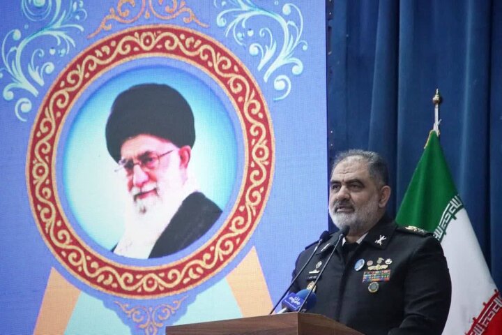 فرمانده نیروی دریایی ارتش از برنامه‌ریزی برای نام‌گذاری یکی از پایگاه‌های شناور این نیرو به نام «سمنان» خبر داد و گفت صیانت از آب‌های سرزمینی با بهره‌گیری از هزاران شناور و توان بومی با قدرت ادامه دارد.