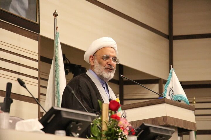 رئیس‌کل دادگستری استان سمنان از اجرای برنامه ساماندهی داوران خبر داد و گفت مقابله با داوری‌های غیرحرفه‌ای و مؤسسات فاقد مجوز به‌عنوان یکی از اقدامات جدی دستگاه قضایی در دستور کار قرار گرفته است.