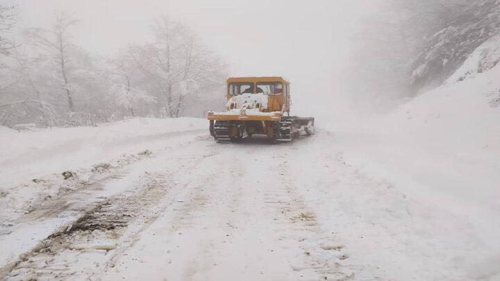 فرمانده انتظامی شهرستان مهدیشهر با اشاره به بارش سنگین برف، کولاک شدید و یخبندان گسترده، از شهروندان خواست تا اطلاع ثانوی از انجام سفرهای غیرضروری به این شهرستان و محورهای کوهستانی اطراف پرهیز کنند.