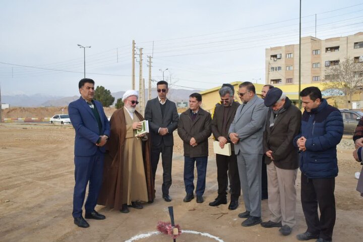 مدیرکل نوسازی مدارس استان سمنان از آغاز عملیات احداث یک مدرسه ۹ کلاسه در شهرک بهارستان شاهرود خبر داد و گفت: این پروژه با مشارکت خیر نیک‌اندیش، فرزانه اخوین، اجرایی خواهد شد.