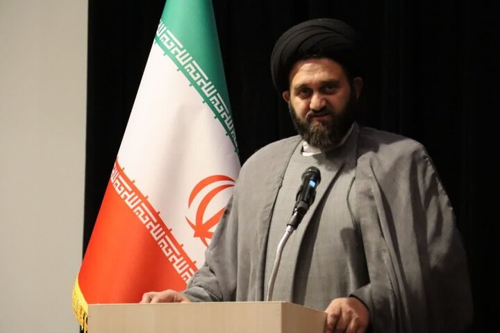 امام جمعه مهدی‌شهر با گرامی‌داشت یاد و خاطره مرحوم آیت‌الله سید محمد شاهچراغی، ایستادگی در مسیر حق، وفاداری به ولایت و خدمت خالصانه به مردم را از برجسته‌ترین ویژگی‌های این عالم ربانی برشمرد.