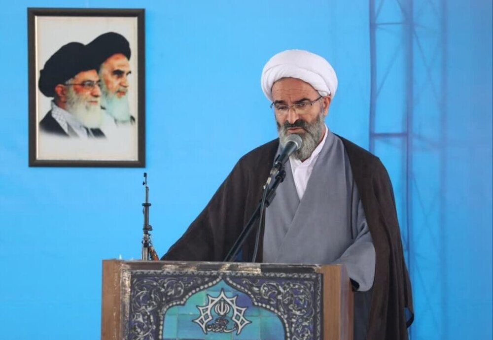 نماینده ولی‌فقیه در استان سمنان با تأکید بر نقش بنیادین عدالت‌ورزی در استحکام جامعه، رعایت تقوای الهی را عاملی مؤثر و تعیین‌کننده در پیشگیری از تخلفات به‌ویژه در حوزه‌های اداری و قضائی دانست.