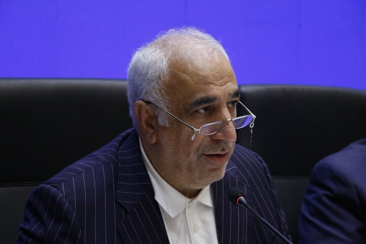 رئیس اتاق بازرگانی استان سمنان با بیان اینکه تولید و صادرات در این استان با موانع جدی ساختاری و اجرایی روبه‌رو است، خواستار مداخله مؤثر مجلس شورای اسلامی و دولت برای اصلاح سیاست‌ها و حمایت عملی از فعالان اقتصادی شد.