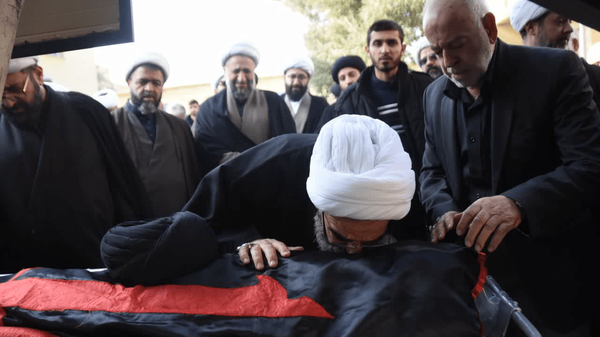 مراسم وداع طلاب و روحانیون با پیکر مرحوم آیت‌الله سیدمحمد شاهچراغی، امام جمعه پیشین سمنان، نماینده سابق ولی‌فقیه در این استان و عضو پیشین مجلس خبرگان رهبری در سمنان برگزار شد.