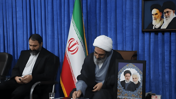 نماینده ولی فقیه در استان سمنان ضمن تسلیت شهادت فرج‌الله شوشتری، معاون سابق استاندار سمنان گفت: این شهید گرانقدر خون پاک خود را به تأسی از پدرش در راه دفاع از امنیت ملی، حمایت از ارزش‌های والای انقلاب اسلامی و سربازی ولی‌امر مسلمین جهان حضرت آیت‌الله خامنه‌ای تقدیم کرد.