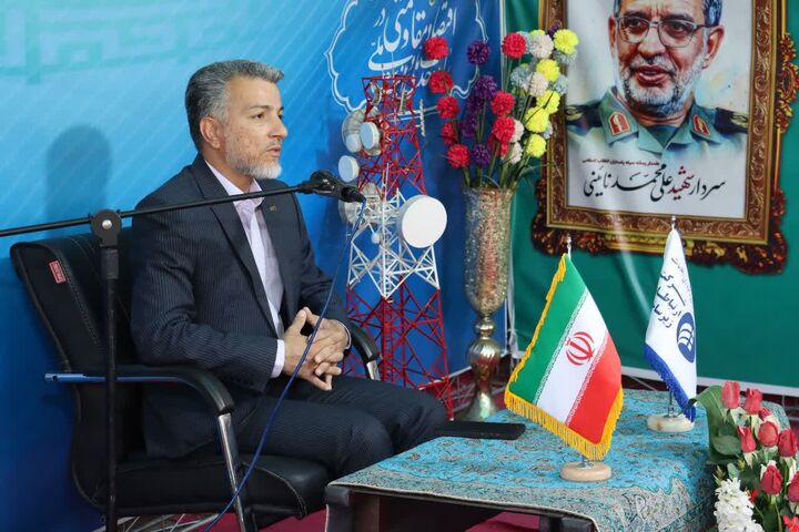 مدیرکل ارتباطات زیرساخت استان سمنان از اجرای طرح توسعه زیرساخت‌های ارتباطی در مناطق محروم و مدارس عشایری خبر داد. وی با تأکید بر تحقق «عدالت در فضای الکترونیک»، اعلام کرد که این اقدام گامی کلیدی در جهت حذف شکاف دیجیتال و فراهم آوردن بستر آموزش مجازی برای دانش‌آموزان دورافتاده در سراسر استان است.