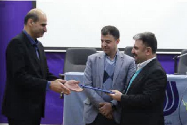 به گزارش پایگاه خبری صبح بخیرنیوز؛ این مراسم بعدازظهر یکشنبه در سالن اجتماعات اداره‌کل آموزش فنی‌وحرفه‌ای استان سمنان برگزار شد. معاون آموزش فنی‌وحرفه‌ای کشور و معاون هماهنگی امور اقتصادی استانداری سمنان از مهمانان این مراسم بودند. در این آئین، حکم سید علیرضا حسینی‌طلب به عنوان سرپرست جدید اداره‌کل آموزش فنی‌وحرفه‌ای استان سمنان به وی اهدا شد. در بخش دیگری از این مراسم، از زحمات و تلاش‌های محمود فیض، مدیرکل پیشین، تقدیر به عمل آمد.